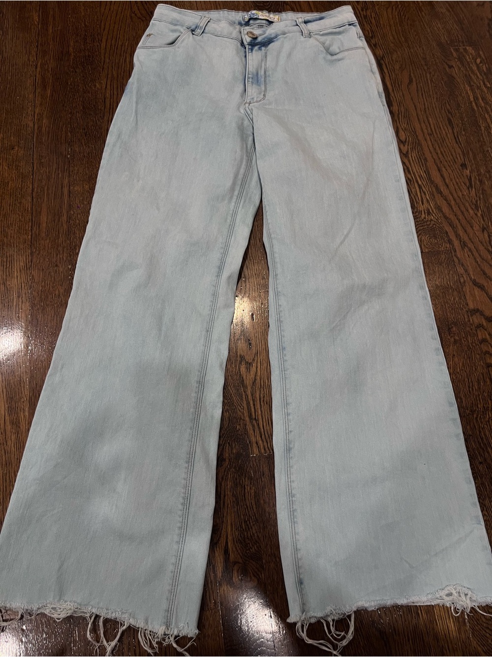 Light Wash Wide Leg Jeans with Raw Hem